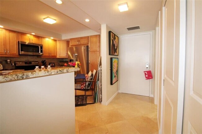 Building Photo - 3900 Galt Ocean Dr