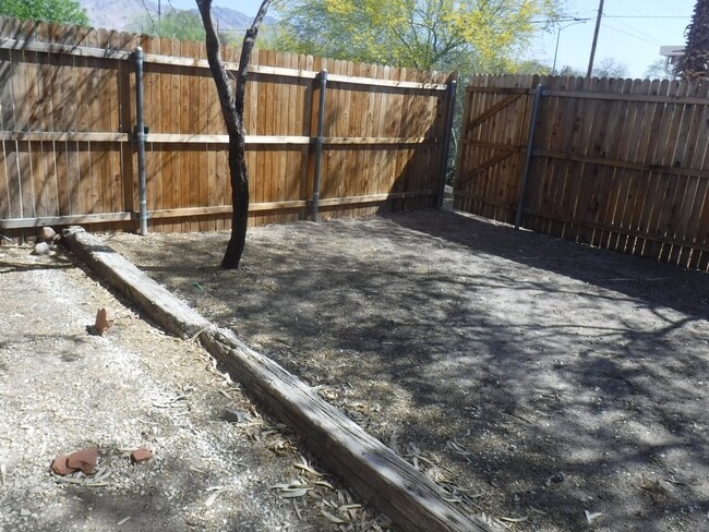 Building Photo - 3256 E Blacklidge Dr