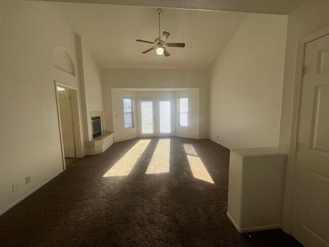 Building Photo - Desert Shores Beauty is like living in your own personal suite!