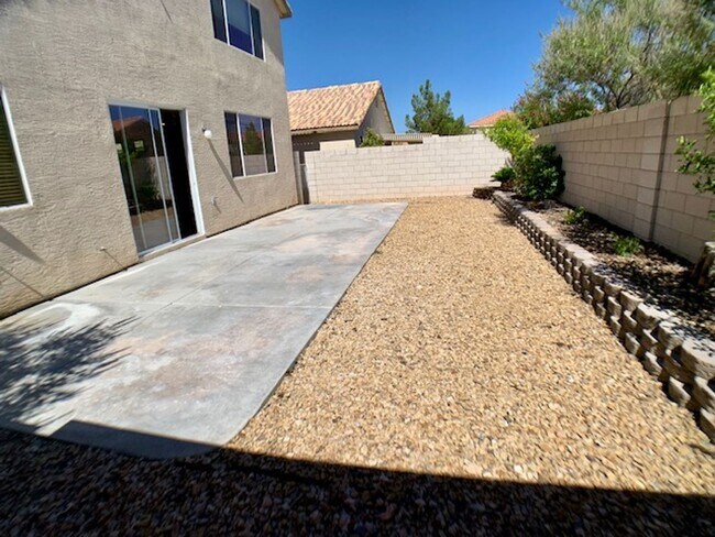 Building Photo - 9679 Ridgebluff Ave