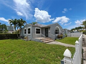 Building Photo - 470 SW 25th Rd
