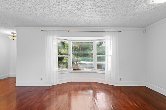 Building Photo - 899 NW 6th Dr