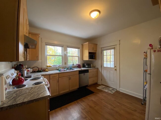 Building Photo - 315 E University St