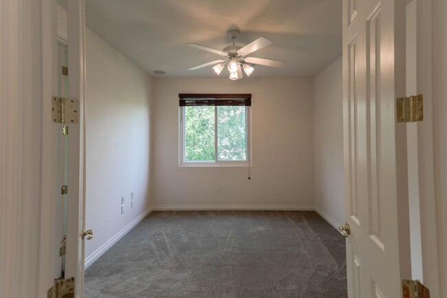 Building Photo - Stunning 6 Bedroom Home With Casita Pool H...