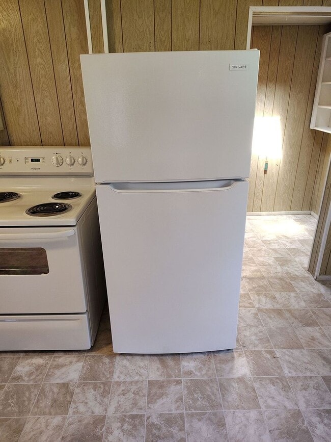 Building Photo - Great 2-bedroom home close to downtown