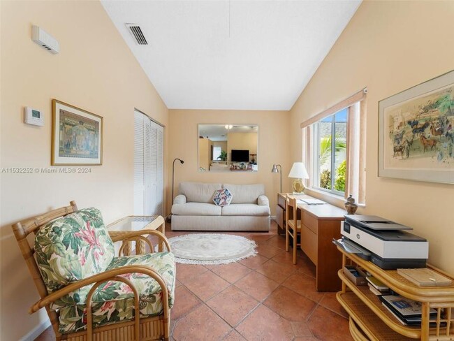 Building Photo - 3 bedroom in Dania FL 33004