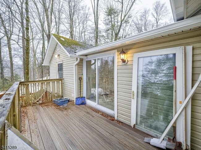 Building Photo - 240 Acabonack Rd