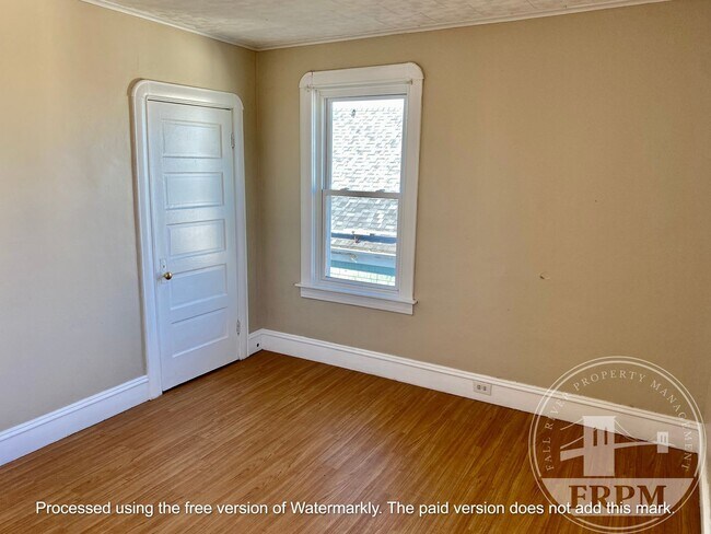 Building Photo - 528 4th St