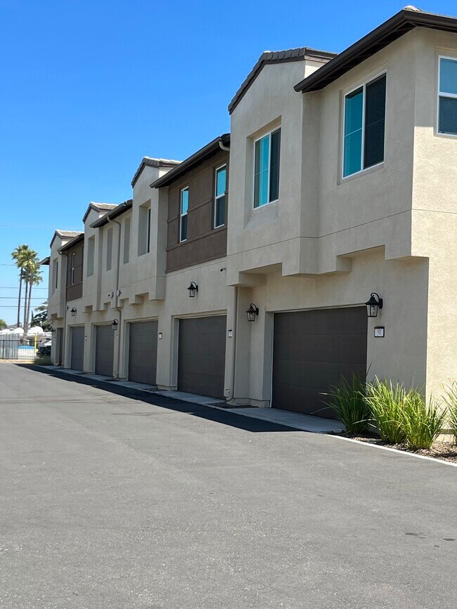 Building Photo - 54 Harmony Dr