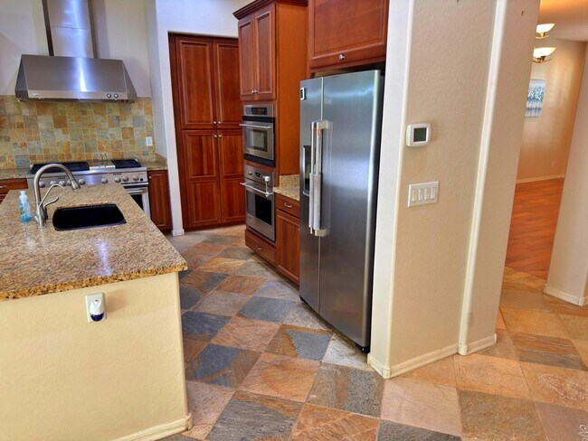 Building Photo - 737 E Charlevoix Ave