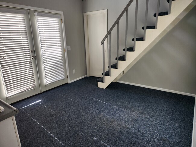 Building Photo - 5011 Loft