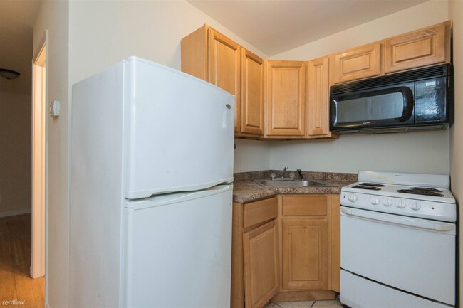 Primary Photo - 2 br, 1 bath Triplex - 1745 WILLINGTON ST ...