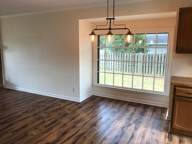 Building Photo - 112 Sycamore St