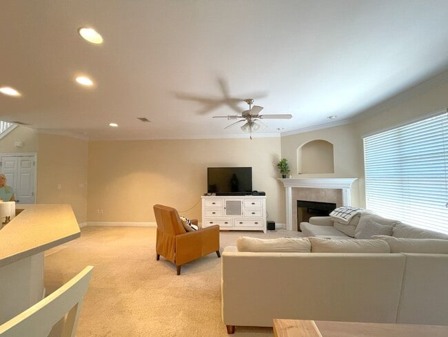 Building Photo - LOCATION