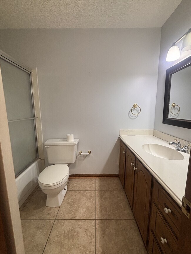 Building Photo - 106 Darteze Dr