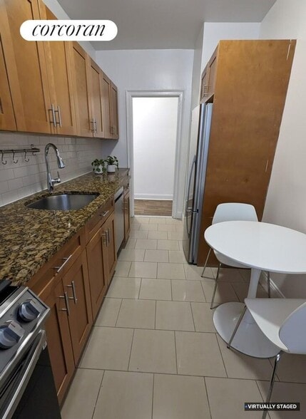 Building Photo - 779 Riverside Dr