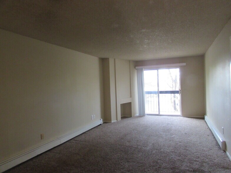 Primary Photo - 3146 Lakeside Dr