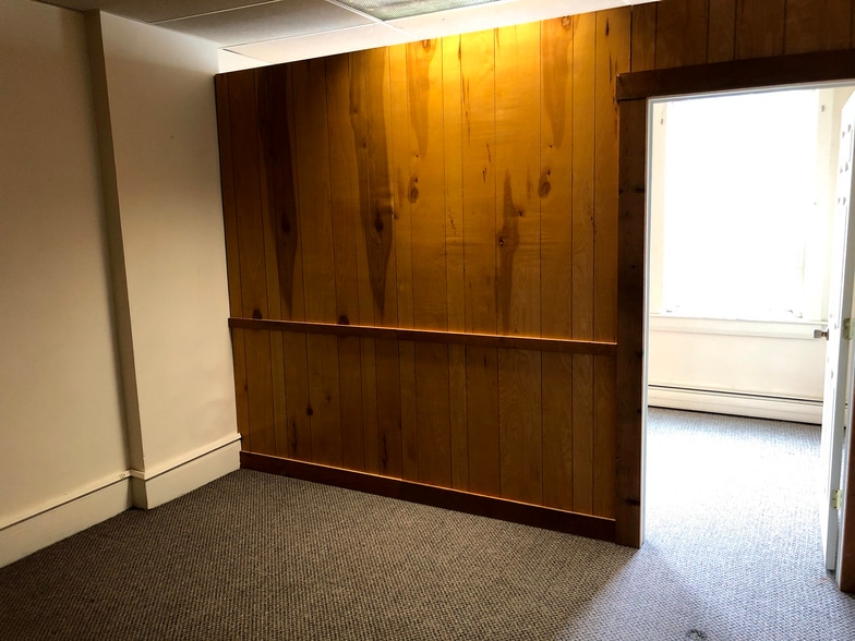 Living area - 360 Chestnut St