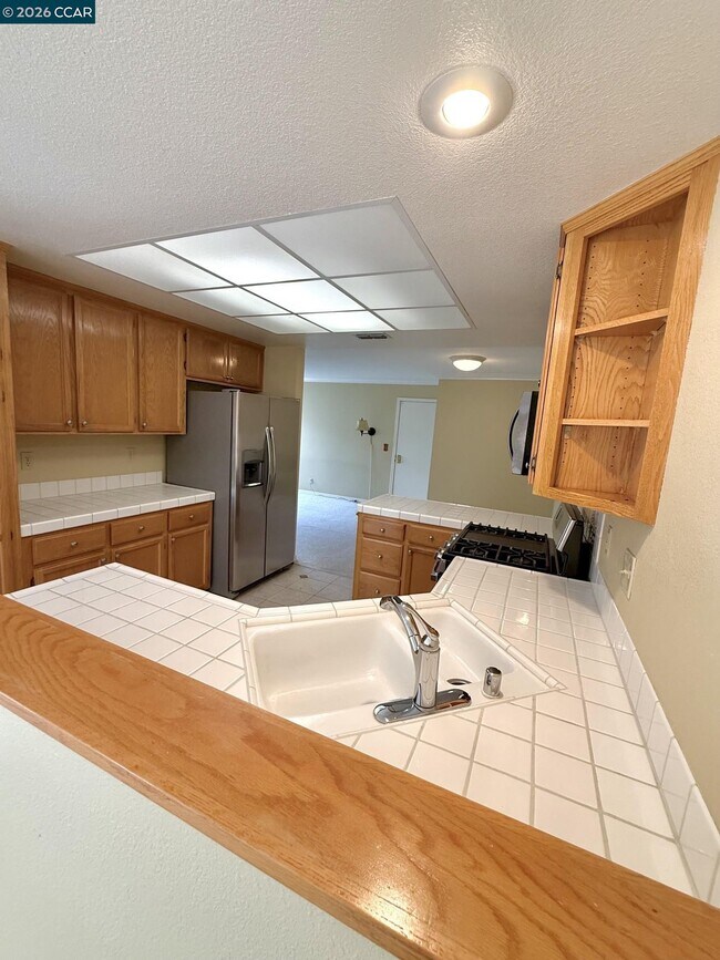 Building Photo - 365 Bellflower Dr