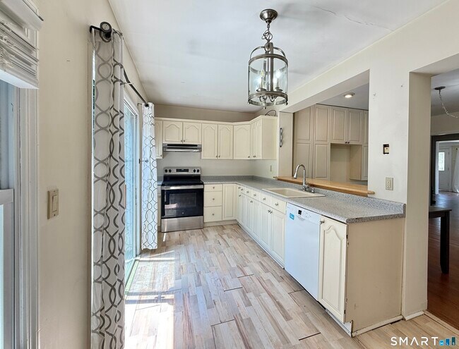 Building Photo - 112 Ochsner Pl