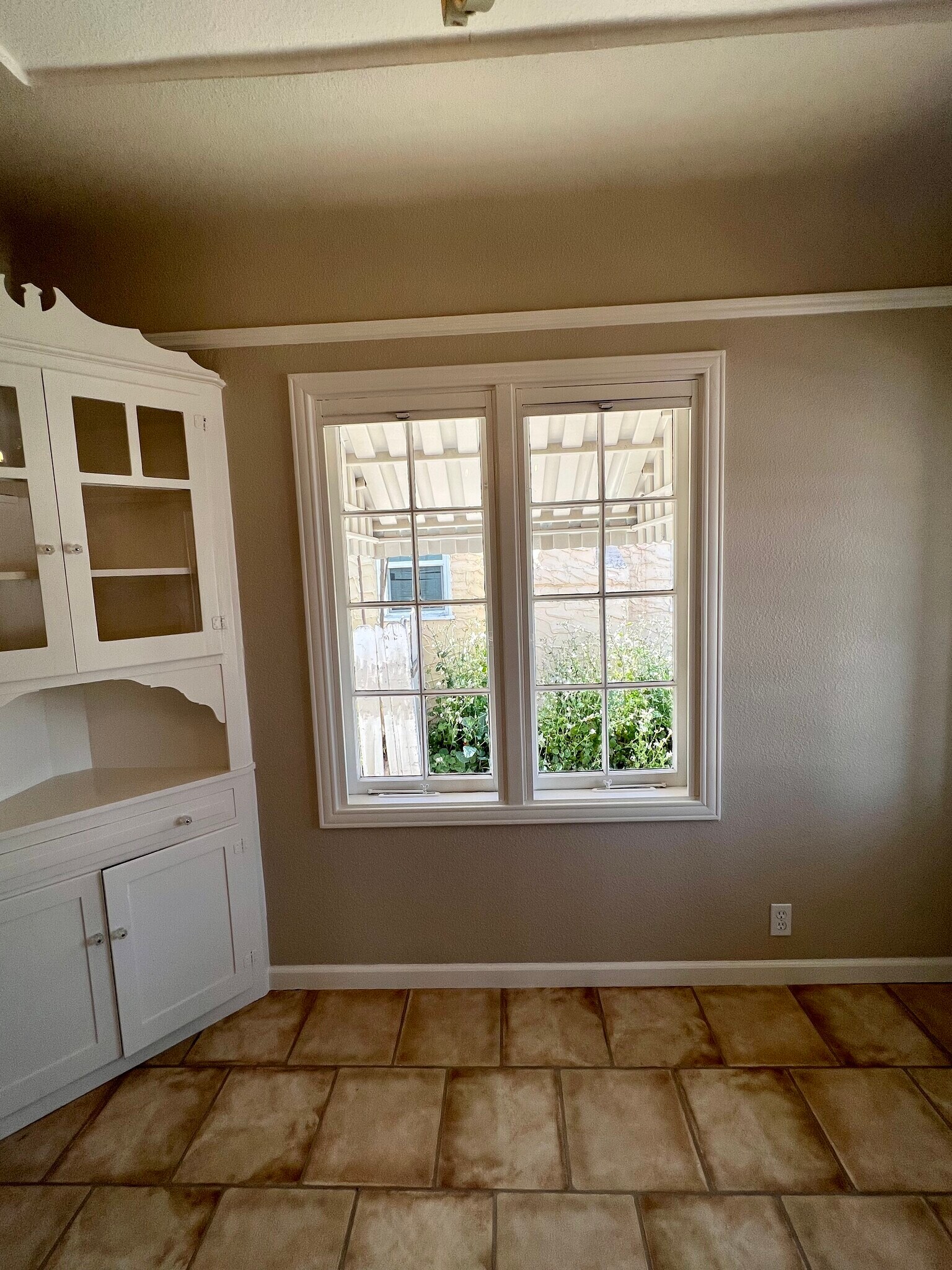 Building Photo - 228 E 17th St