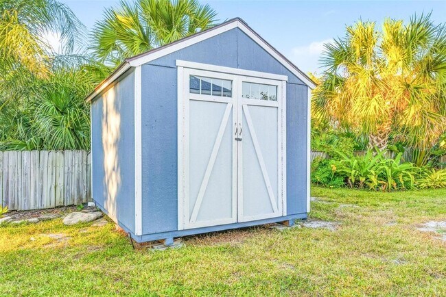 Building Photo - 7 Deerwood St