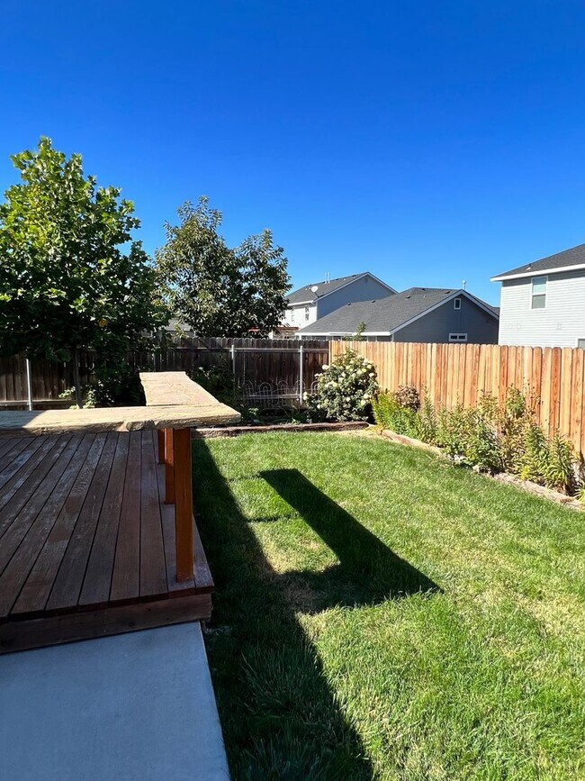 Building Photo - Great Updated Home