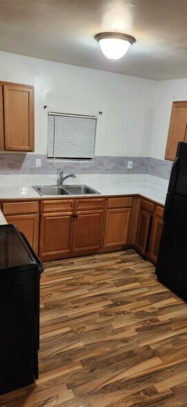 Kitchen - 1717 W. 20th St. Apt. 1