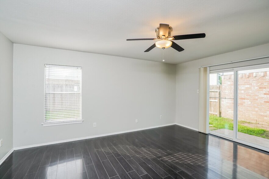 Building Photo - 3534 Duncaster Dr