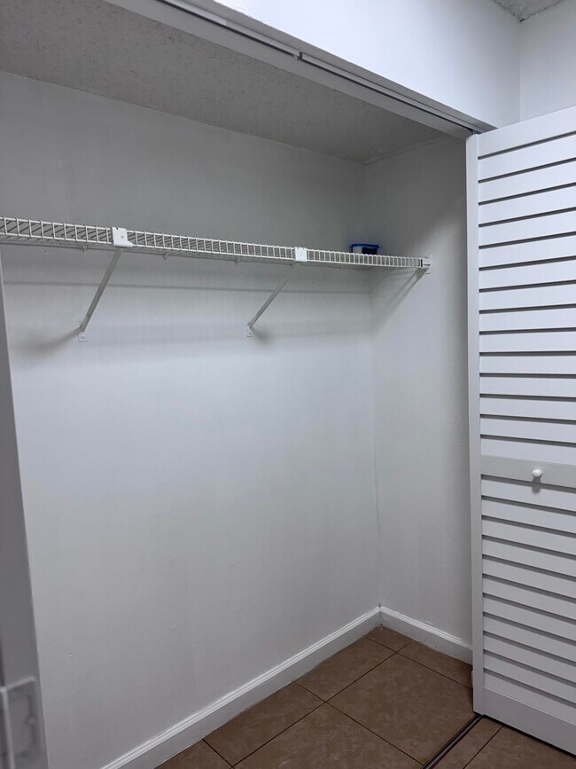 Building Photo - 9968 Nob Hill Ln