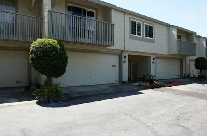 Building Photo - 20304 Northglen Sq
