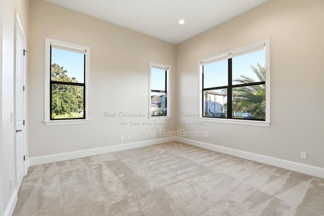 Building Photo - 705 Largovista Dr