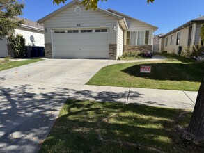 Building Photo - 214 Foxboro Dr W