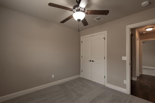 Building Photo - 2124 Newbrook Dr