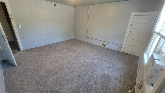 Building Photo - 20 N Willow St