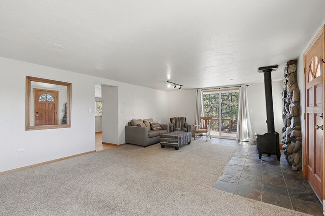 Building Photo - 77 Catamount Ln