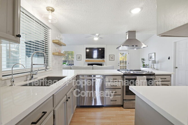 Building Photo - 13402 Langtry St