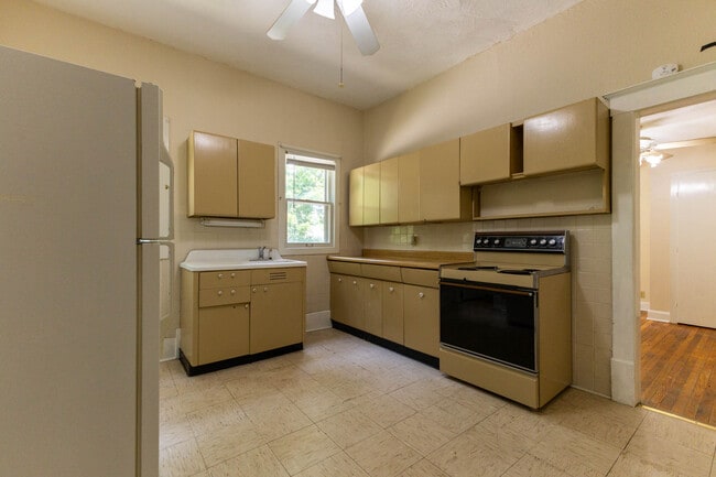 Building Photo - Mill St