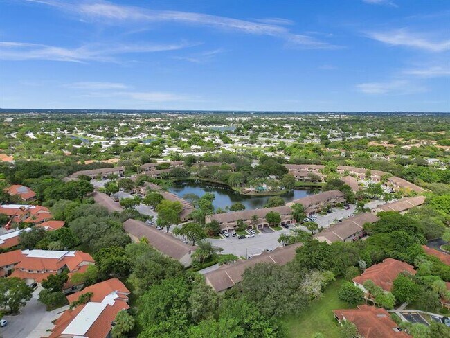 Building Photo - 9113 Vineyard Lake Dr