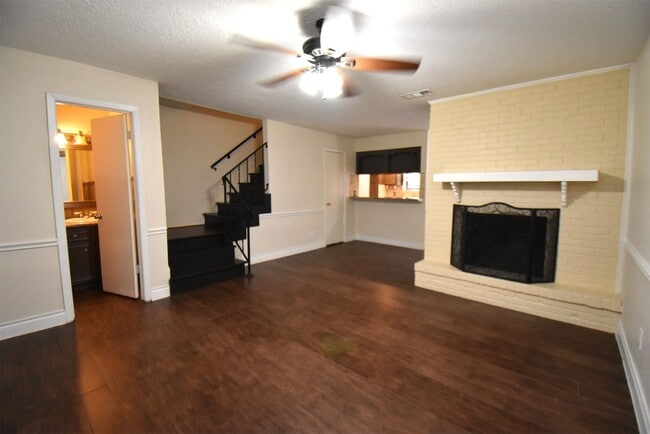 Building Photo - 429 Sunset Dr