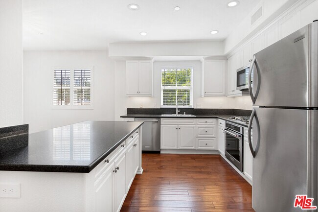 Building Photo - 13080 Pacific Promenade