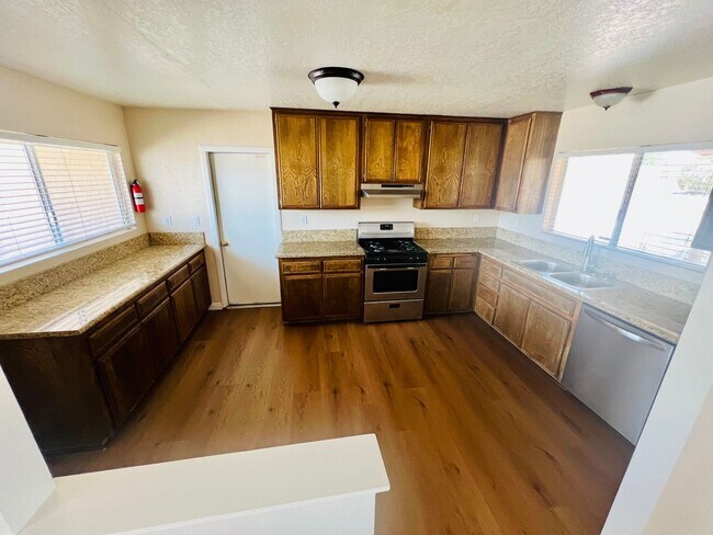 Building Photo - 3-Bedroom Hesperia Home 50% Off 1st Months...