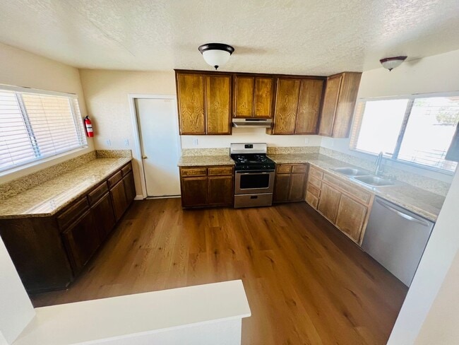 Building Photo - 3-Bedroom Hesperia Home on a Large Lot!