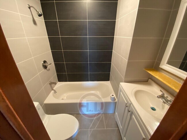 Building Photo - 1318 Mace Ave