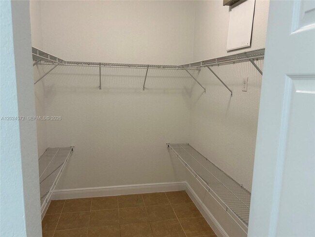 Building Photo - 1424 SW 147th Ave