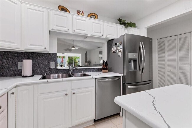 Building Photo - 6304 Pelican Dr