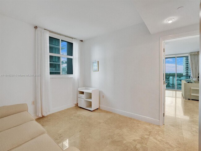Building Photo - 1250 S Miami Ave