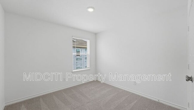 Building Photo - 966 Bluegrass Pt