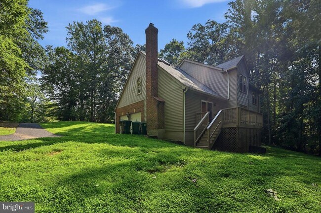 Building Photo - 2 English Hills Dr