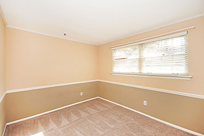 Building Photo - 728 Garland Cir